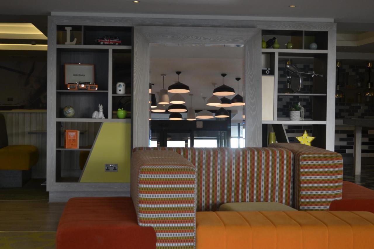 Holiday Inn Luton South - M1, Junction 9, An Ihg Hotel מראה חיצוני תמונה