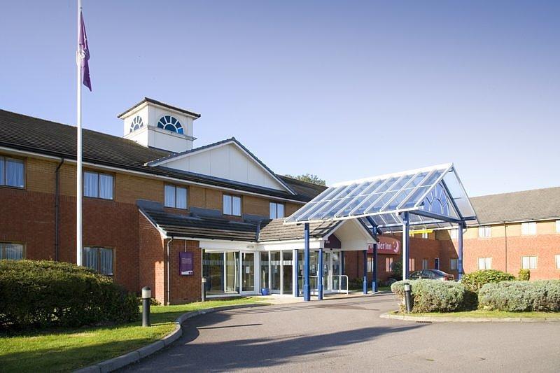 Holiday Inn Luton South - M1, Junction 9, An Ihg Hotel מראה חיצוני תמונה