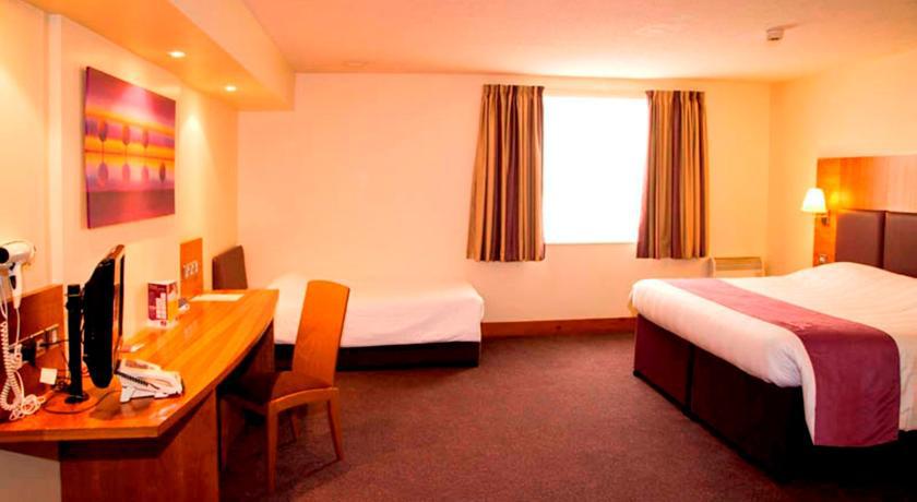 Holiday Inn Luton South - M1, Junction 9, An Ihg Hotel מראה חיצוני תמונה