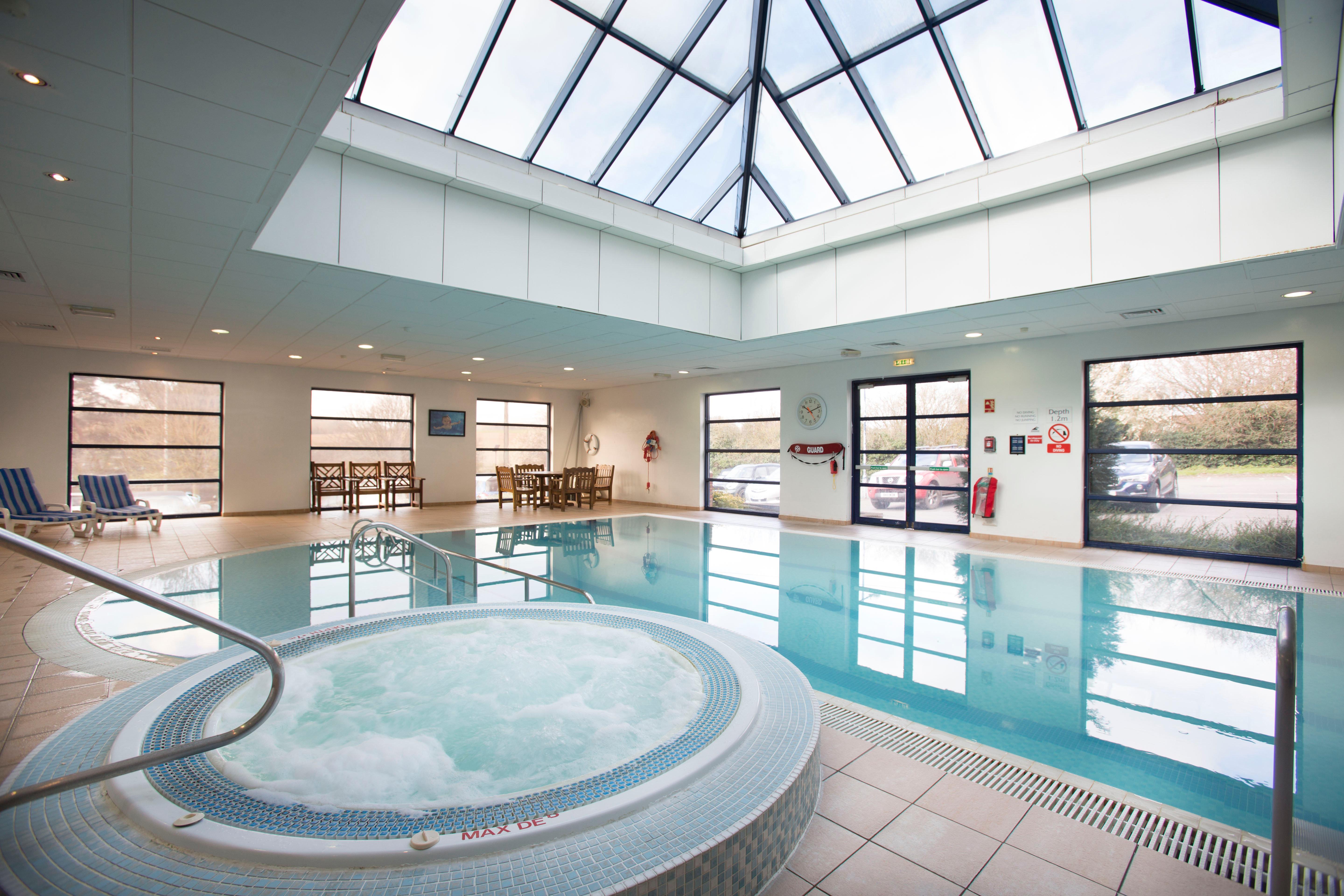 Holiday Inn Luton South - M1, Junction 9, An Ihg Hotel מראה חיצוני תמונה